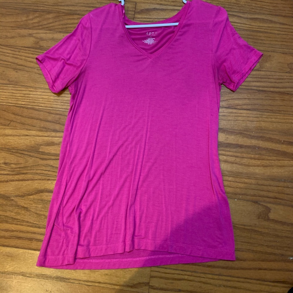Apt 9 pink vneck size medium
